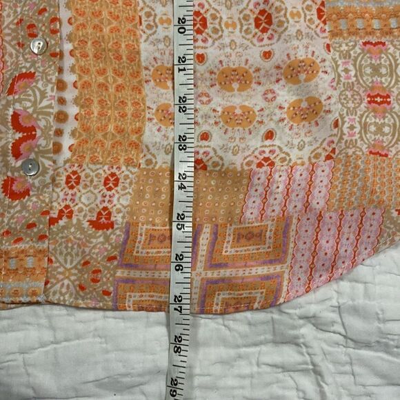 Rose + Olive Button Down Geometric Shirt size Large - Picture 9 of 9